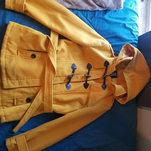 Yellow zipper coat